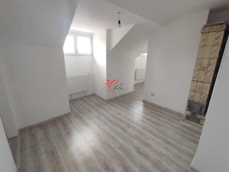 Polona Vanzare apartament 2 camere, bloc mic,