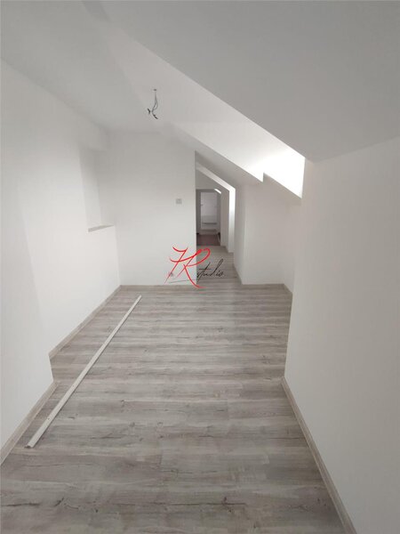 Polona Vanzare apartament 2 camere, bloc mic,
