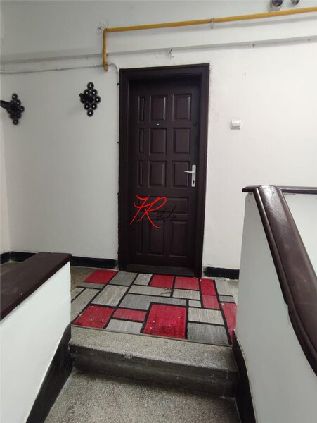 Polona Vanzare apartament 2 camere, bloc mic,