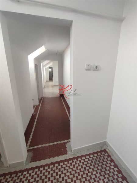 Polona Vanzare apartament 2 camere, bloc mic,