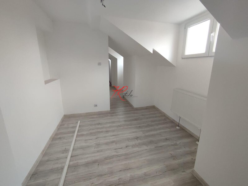 Polona Vanzare apartament 2 camere, bloc mic,