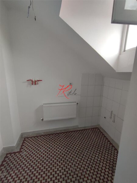 Polona Vanzare apartament 2 camere, bloc mic,