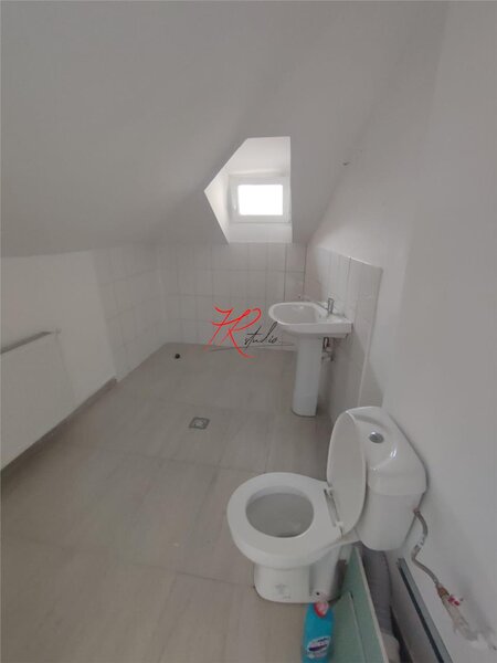 Polona Vanzare apartament 2 camere, bloc mic,